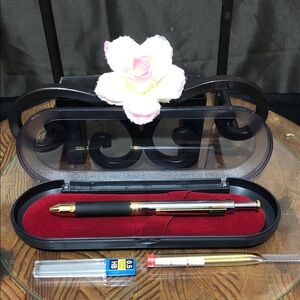 Elegant Black and Gold Pen Set